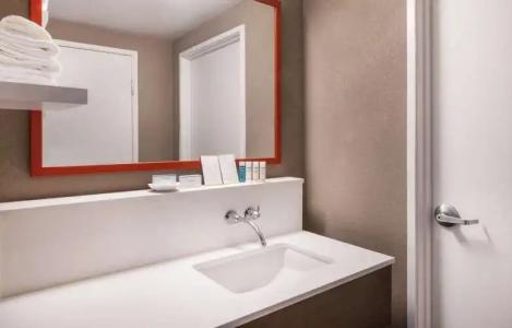 Hampton Inn Phoenix-Airport North - 8