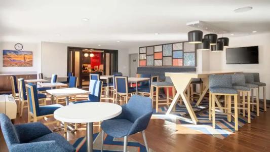 Hampton Inn Phoenix-Airport North - 29