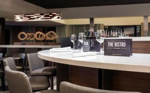 Courtyard Phoenix Airport - 17