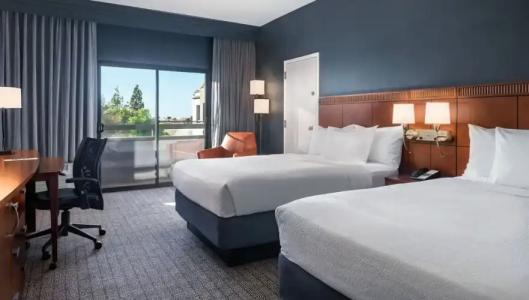 Courtyard Phoenix Airport - 24