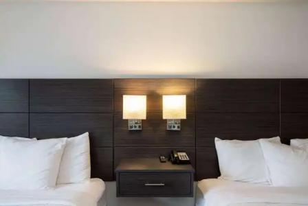 Baymont INN & Suites by Wyndham - 1