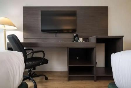 Baymont INN & Suites by Wyndham - 36