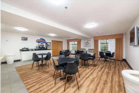 Baymont INN & Suites by Wyndham - 9