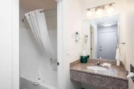 Baymont INN & Suites by Wyndham - 7