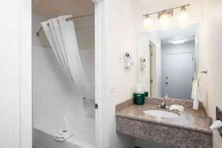 Baymont INN & Suites by Wyndham - 38
