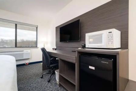 Baymont INN & Suites by Wyndham - 22