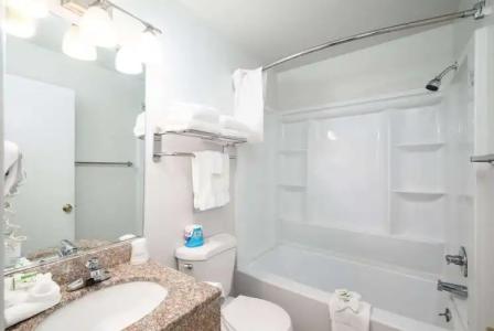 Baymont INN & Suites by Wyndham - 37