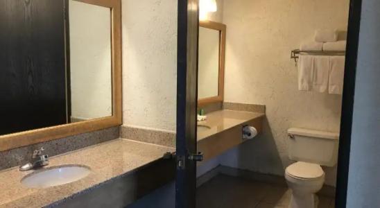 Channel Islands Inn - 9