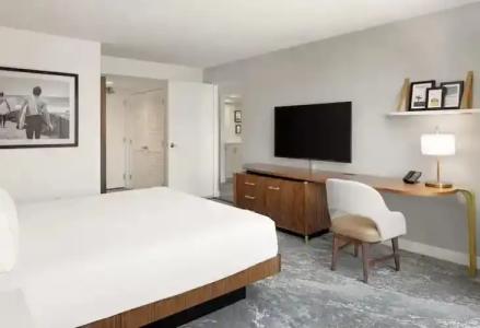 Hilton Los Angeles - 43