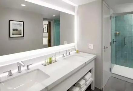 Hilton Los Angeles - 40