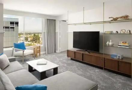 Hilton Los Angeles - 36