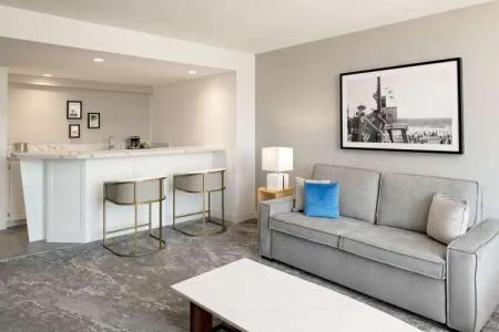 Hilton Los Angeles - 11