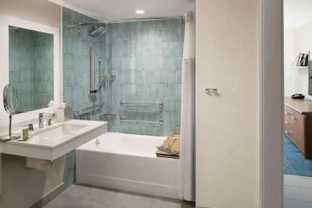 Hilton Los Angeles - 13