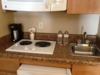 Legacy Suites Extended Stay - 10