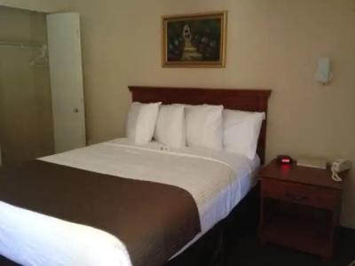 Legacy Suites Extended Stay - 3