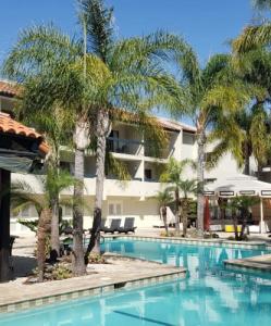 Atrium Orange County - 12