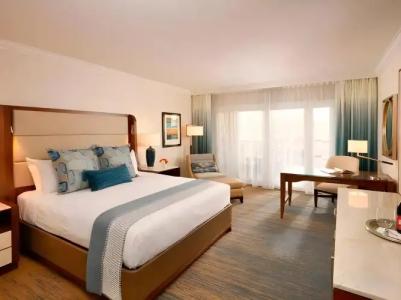 Balboa Bay Resort - 5