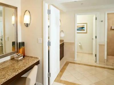 Balboa Bay Resort - 6