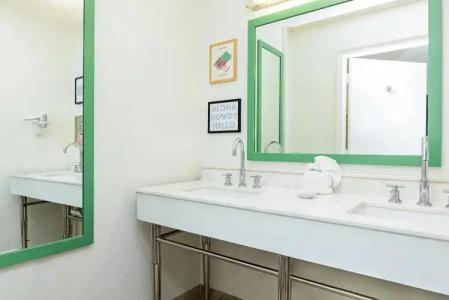 Palm Tree Club Miami - 8