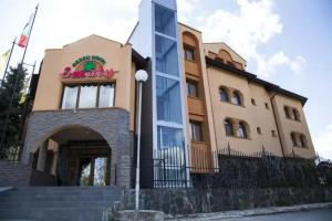 Hotel Emaly Green, Saparevo