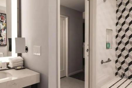 Montrose at Beverly Hills - 2