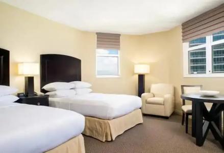 DoubleTree Resort & Spa by Hilton Ocean Point - North Miami Beach - 32