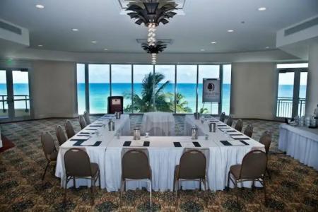 DoubleTree Resort & Spa by Hilton Ocean Point - North Miami Beach - 13