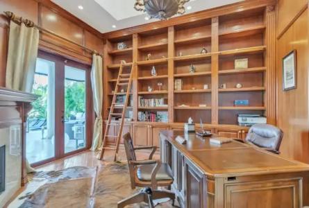 Breakaway Inn Guest House - 2