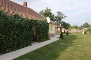 Virágos vendégház, Poroszlo