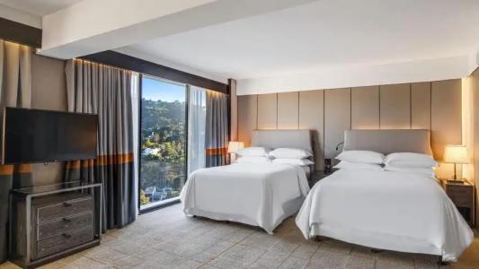 Sheraton Universal - 80