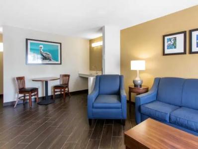Comfort Suites the Villages - 18