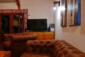 The 1st Guest House in Kyustendil - Guest Villa - Casa Rosa - Suitable for Families, Friends, Relax, Sport Enthusiasts and Travel Addicts, Kyustendil