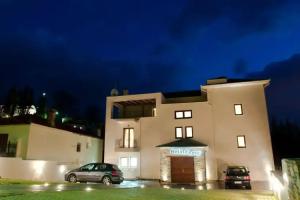 Belina Hotel, Portaria