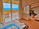 Executive with Hot Tub Double Suite with sea view