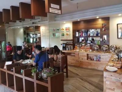 Middle Path and Spa - 20