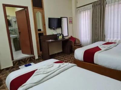 Middle Path and Spa - 32