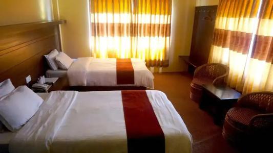 Middle Path and Spa - 6