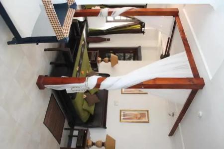 Chateau St Cloud - 110