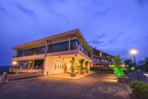 Kandy Tourmaline Lankavilla, Kandy