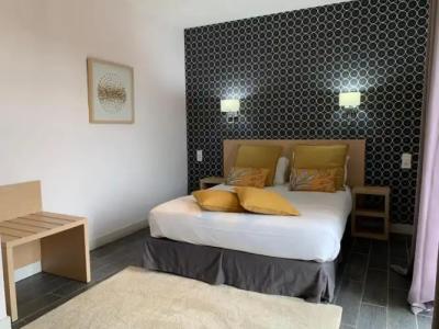 Htel Le Mistral - 24