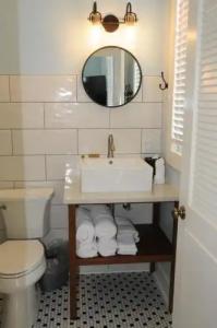 Frances Street Bottle Inn - 36