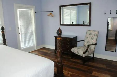 Frances Street Bottle Inn - 39