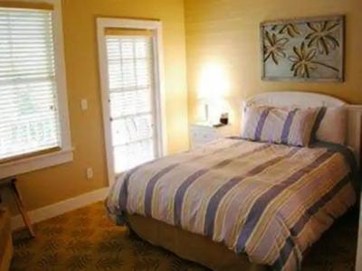 Frances Street Bottle Inn - 13