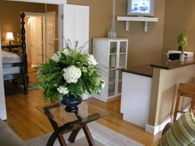 Frances Street Bottle Inn - 0