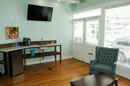 Frances Street Bottle Inn - 67