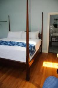 Frances Street Bottle Inn - 35