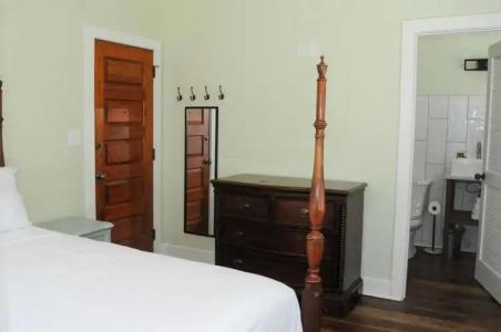 Frances Street Bottle Inn - 30