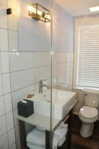 Frances Street Bottle Inn - 41