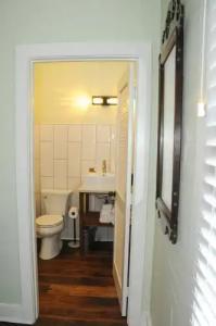 Frances Street Bottle Inn - 26