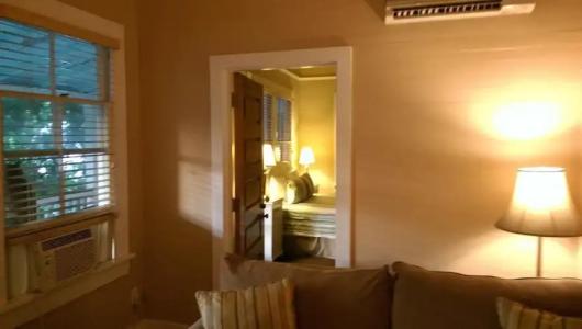 Frances Street Bottle Inn - 14